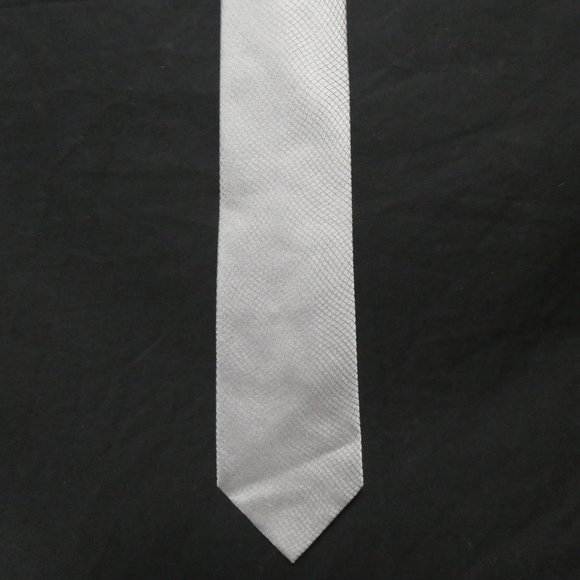 VAN HEUSEN | Satin Shield | Textured Silk Necktie - Picture 2 of 7